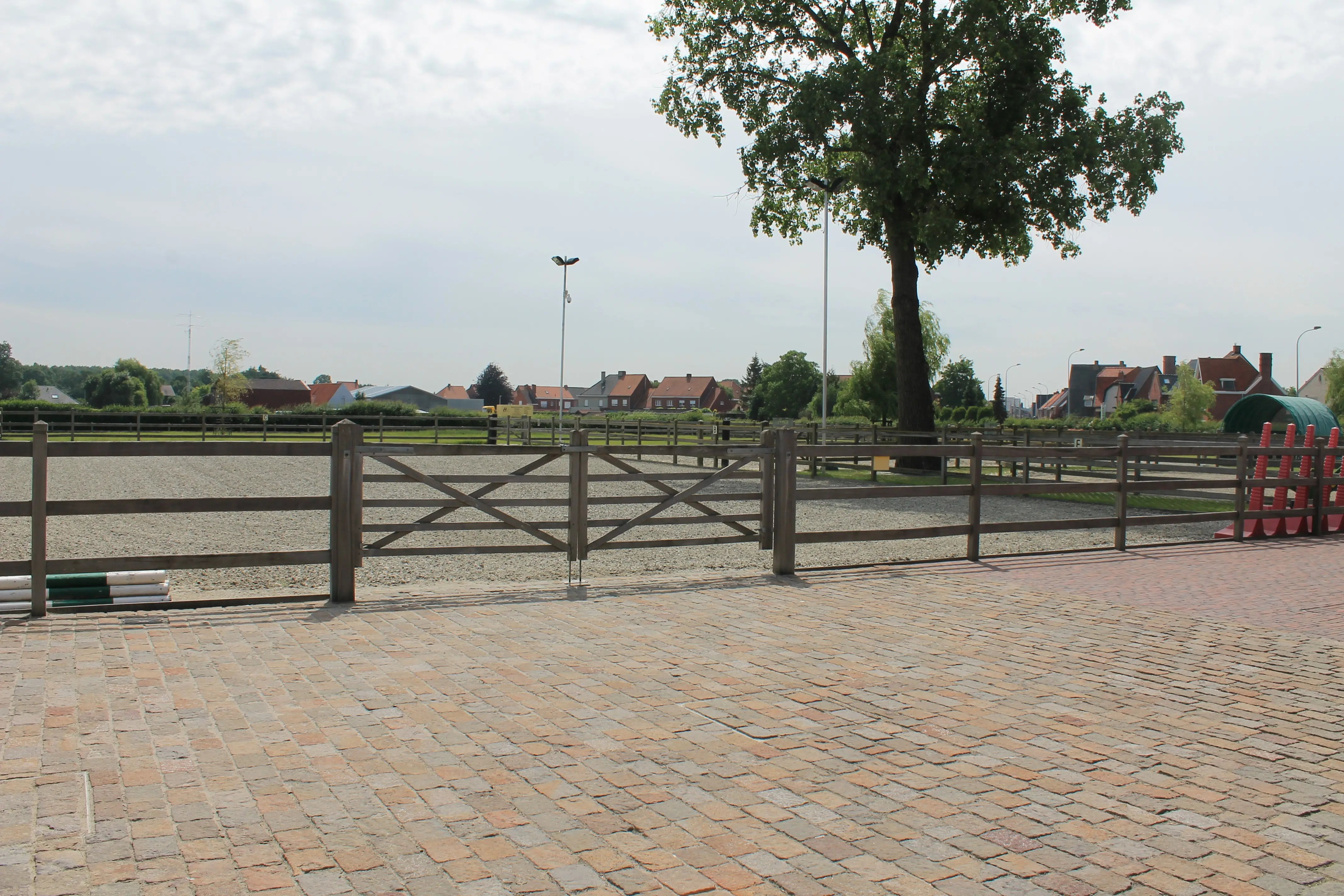 De verzorgde pistes en paddocks met kwaliteitsbodem